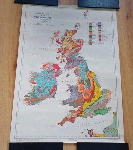 Geologische Karte der Britischen Inseln 4. Auflage Sir William Pugh 35 x 25” 1957