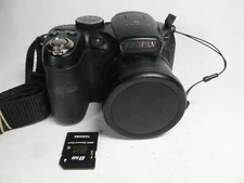 FujiFilm FinePix S2960 14MP 18x Zoom Mini SLR Style Bridge Camera & 8GB SD #823