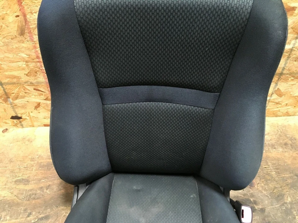 SCION XA 2006 1.5L I4 ASIENTO PASAJERO DELANTERO DERECHO TELA NEGRO CON HEBILLA DE FÁBRICA Foto 4 de 4