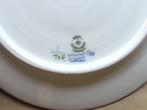 ROYAL COPENHAGEN BLUE FLUTED HALF LACE 9⅝" DINNER PLATE 704 (11922) - Picture 2 of 2