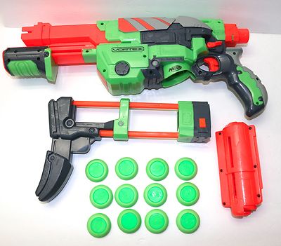 NERF VORTEX FOAM DISC BLASTER GUN WITH DISC & SHOULDER SHOCK