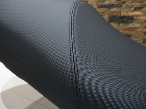 rivestimento fodera nera antiscivolo per sella Honda SH 300 77200 KTW 9000 - Imagen 3 de 5