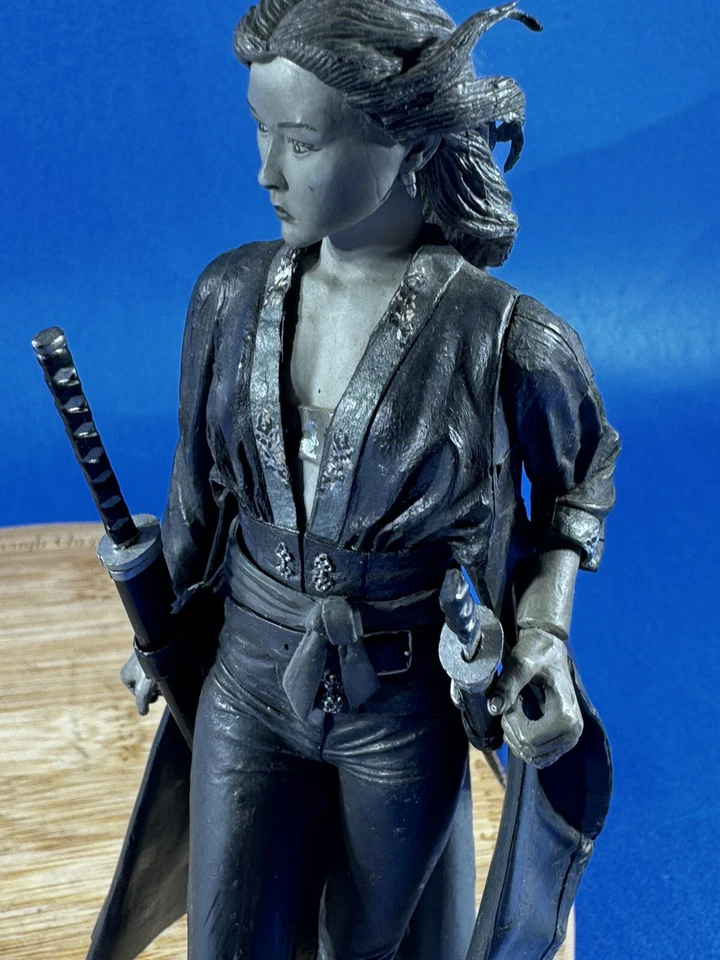 Figura de acción Sin City Miho 2005 blanco y negro NECA Devon Aoki Reel Toys Foto 2 de 4