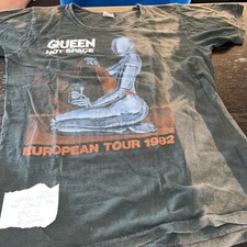 Vintage Rare 1982 Queen Band European Tour Concert small womens T-shirt