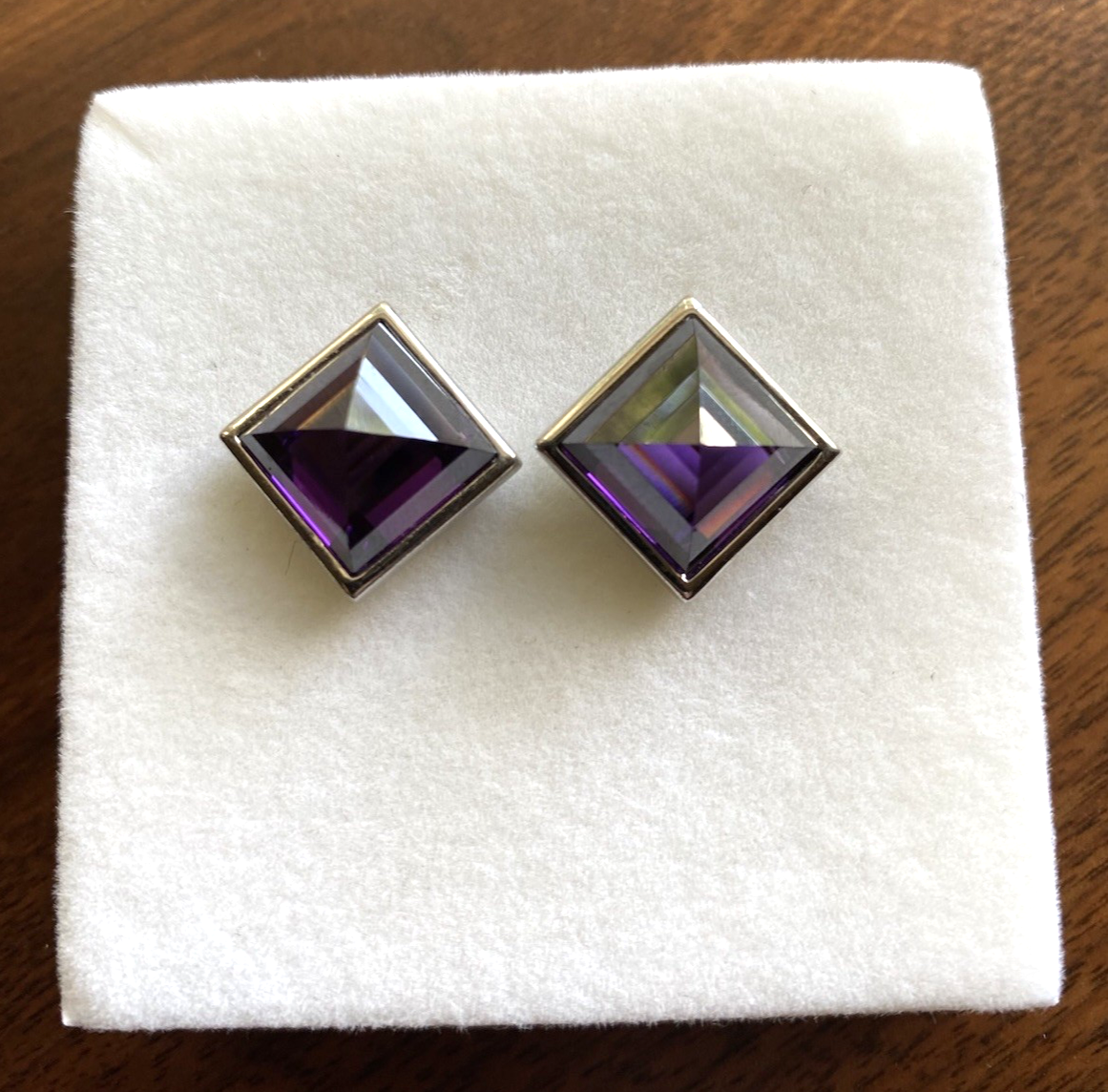 Beautiful, fun and classy long Henri Bendel earrings  Henry Bendel Elegant Gold and Purple Swarovski Earrings display picture 1