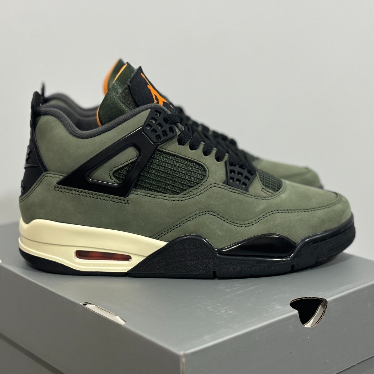 UNDEFEATED×Air Jordan4Retro \"Deep Green\" Air Jordan 4 x UNDEFEATED 'Deep Green and Clementine