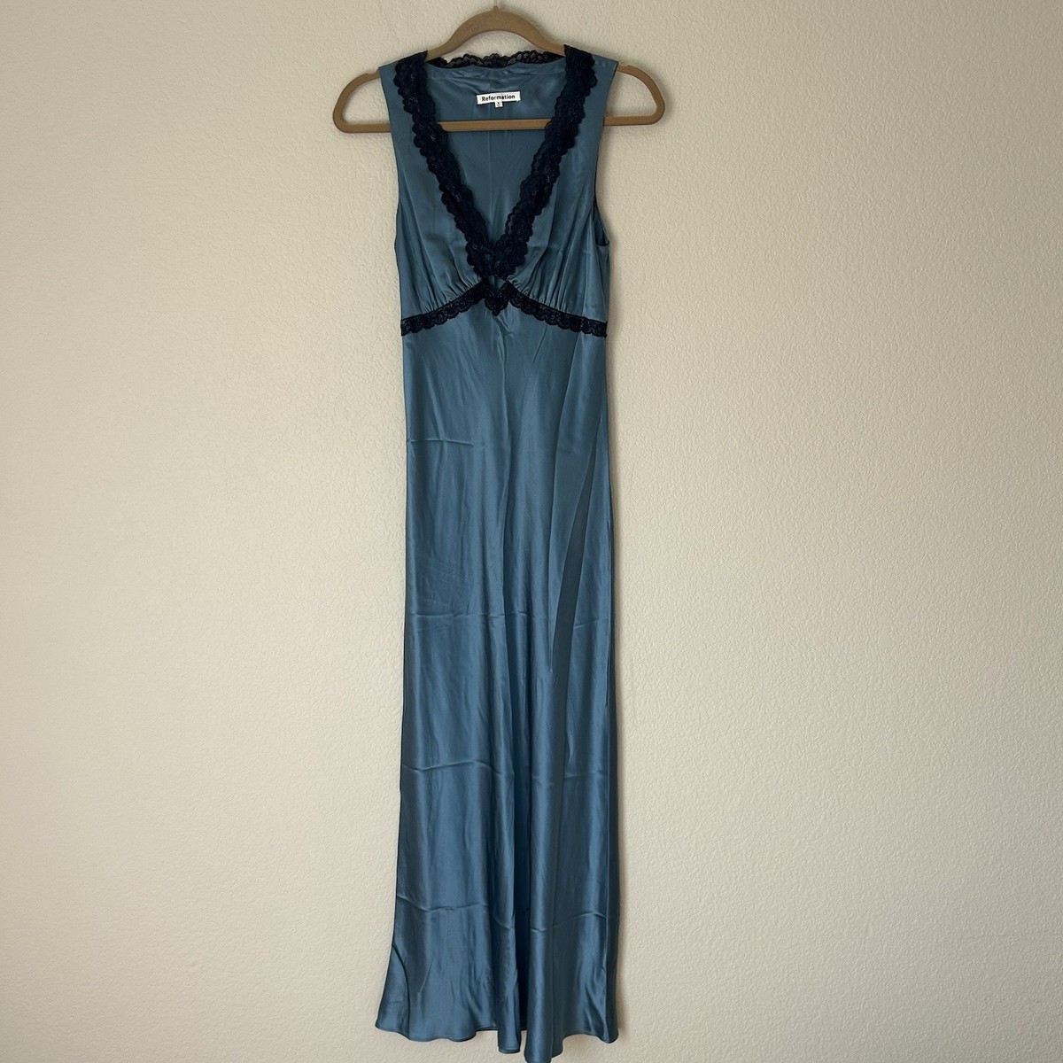 aliceyn silk dress NWOT Reformation Aliceyn Silk Dress in Waves