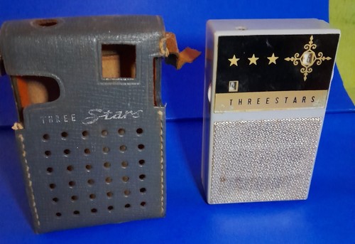 1963 THREE STARS Six Transistor Pocket Radio has Starry Grille Japan RARE w/case