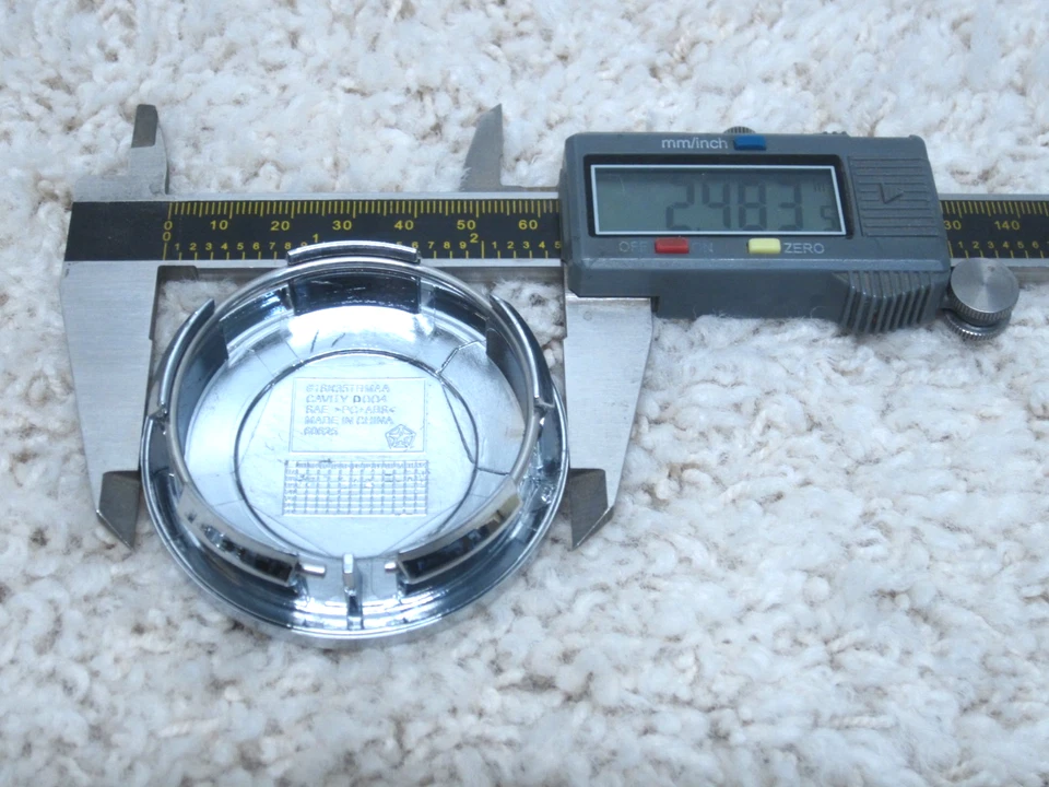 DODGE AVENGER, CALIBRE, CHALLENGE, CARGADOR TAPA CENTRAL CROMADA 1SK35TRMAA #2D-5 Foto 2 de 2