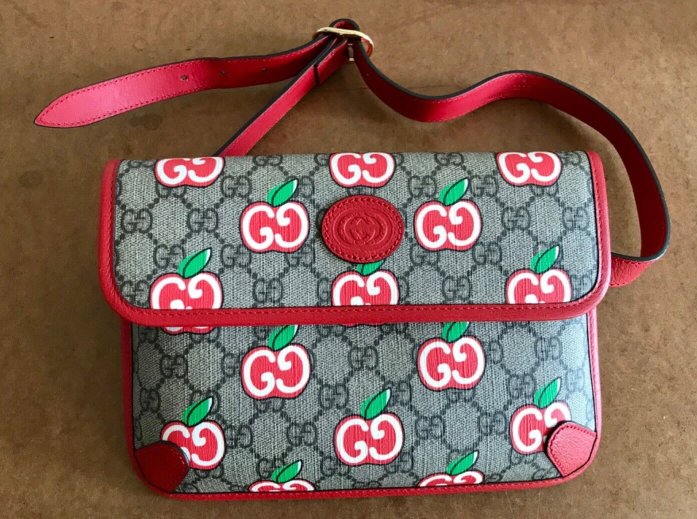 Sac ceinture pomme authentique GUCCI GG Supreme et pack de fanny cuir rouge