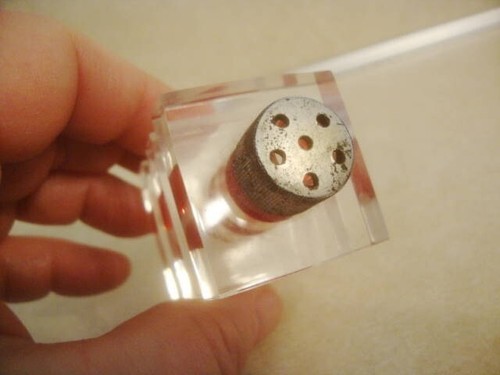 Vintage MCM Art Deco Lucite Salt/Pepper Shaker RED and CLEAR RARE Collectible! - Picture 3 of 5
