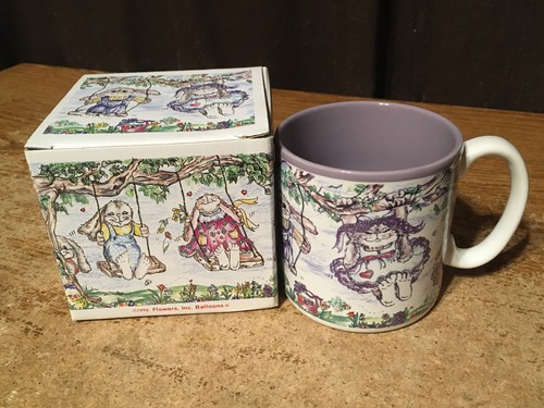 1996 FLOWERS INC BALLOONS BUNNY RABBIT SWINGING/PLAYING MUG IN BOX / WRONGWAY052