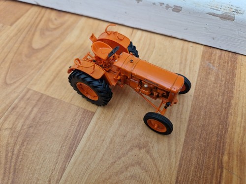 HACHETTE UNIVERSAL HOBBIES 1/43 CLASSIC 1955 VENDEUVRE SUPER DD DIECAST TRACTOR - Picture 2 of 3