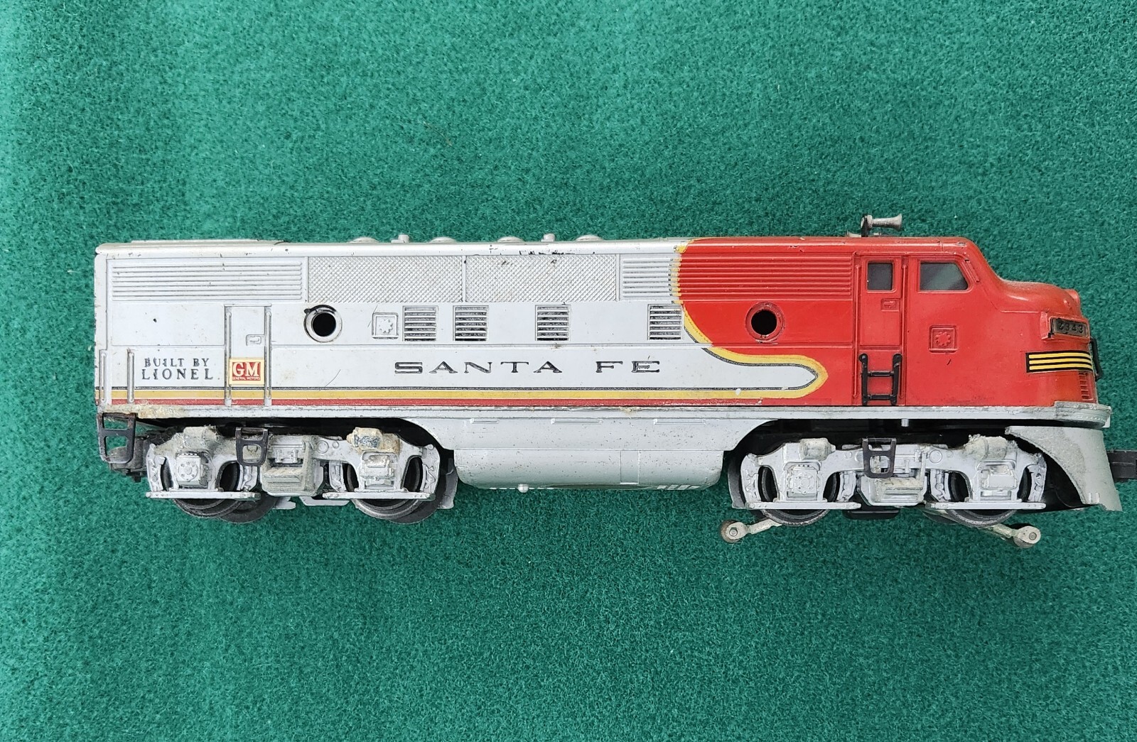 Lionel Santa Fe 2333-20  Diesel Locomotive O Gauge*** Untested*** Made In USA