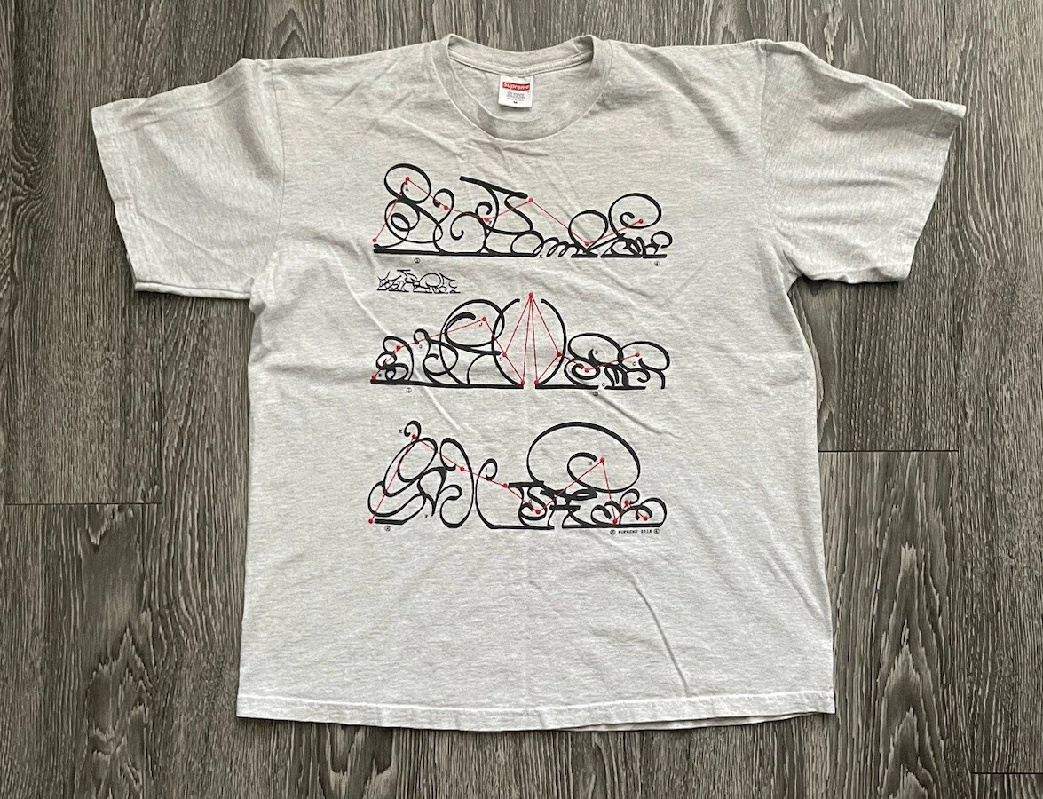 Tee shirt graphique Supreme System Script FW18 gris homme   Medium