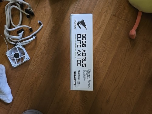 Aorus B650 ELITE AX ICE Socket AM5 MoBo + Ryzen 5 7600 CPU + Arctic Freezer 36 - Photo 12/12