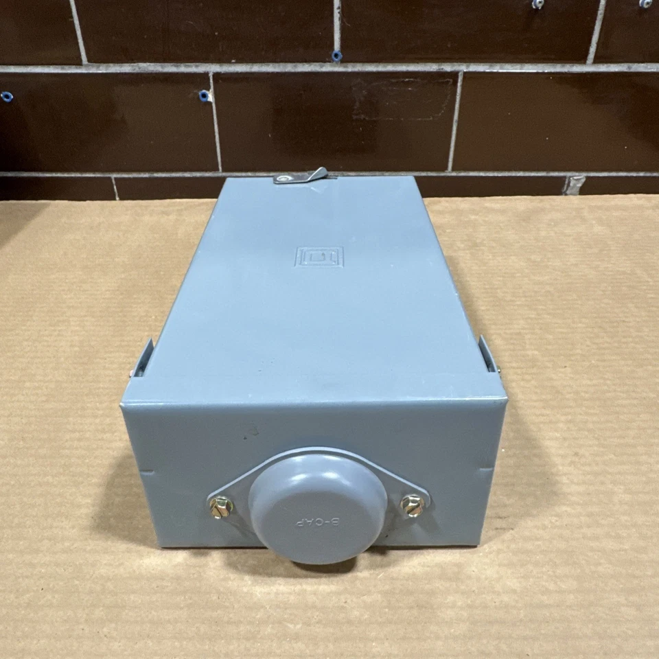 *NEW* Square D 100A Circuit Breaker Two-Pole Outdoor Enclosed QO2100RBCP - Image 3 of 4