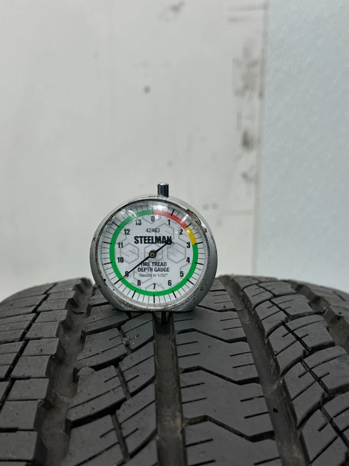 1 usado P235/65R18 Toyo Open Country A25 a 106 T - 9/32  Foto 2 de 4