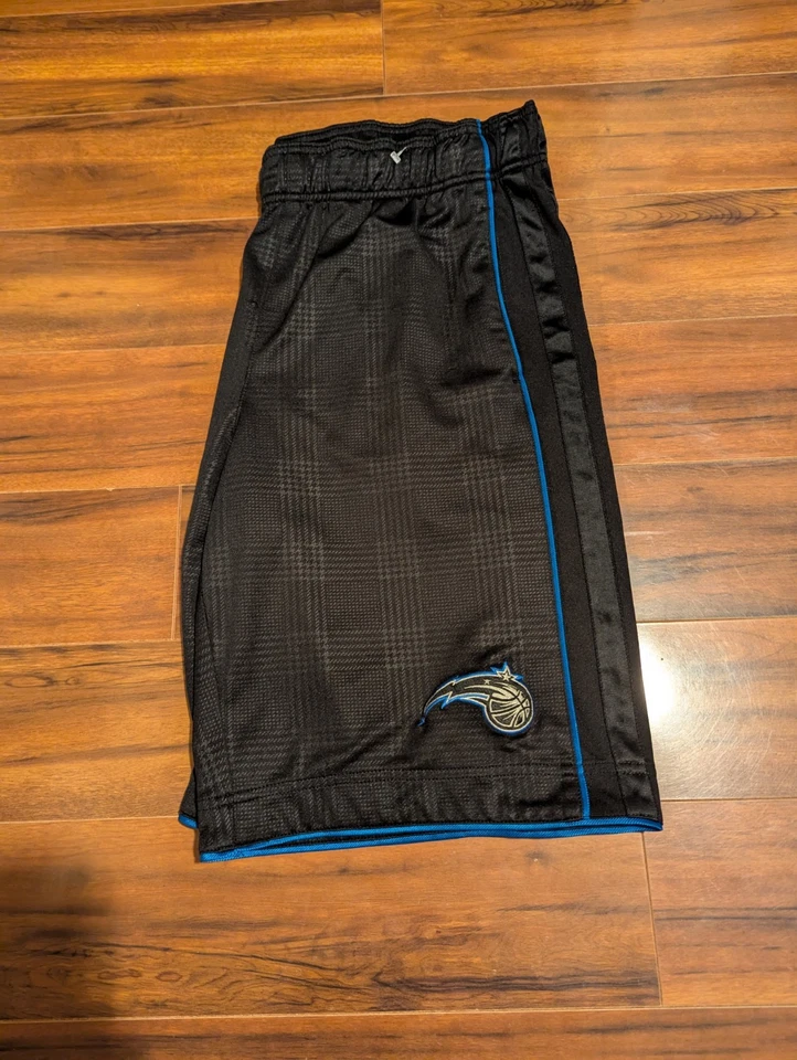 Pantalones cortos de baloncesto Orlando Magic Adidas negros grandes para hombre Foto 3 de 4