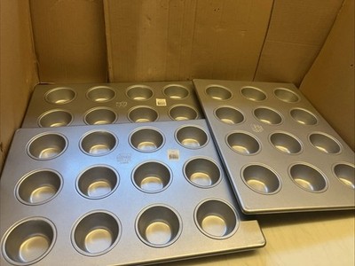 AMCO Bakeware 905225 Baking Pan 12-2 3/4'' Muffin / Cupcake Commercial (3 Pk )