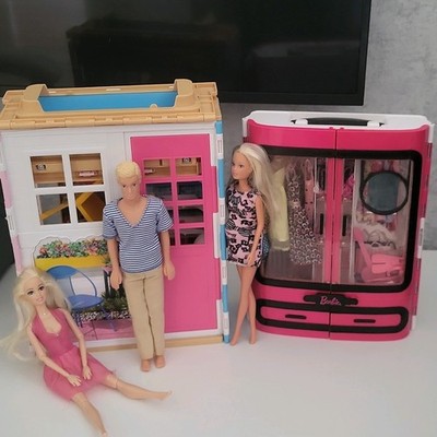 Barbie Puppen-Spielset 3 Puppen mit Haus, Kleiderschrank/Koffer, Zubehör