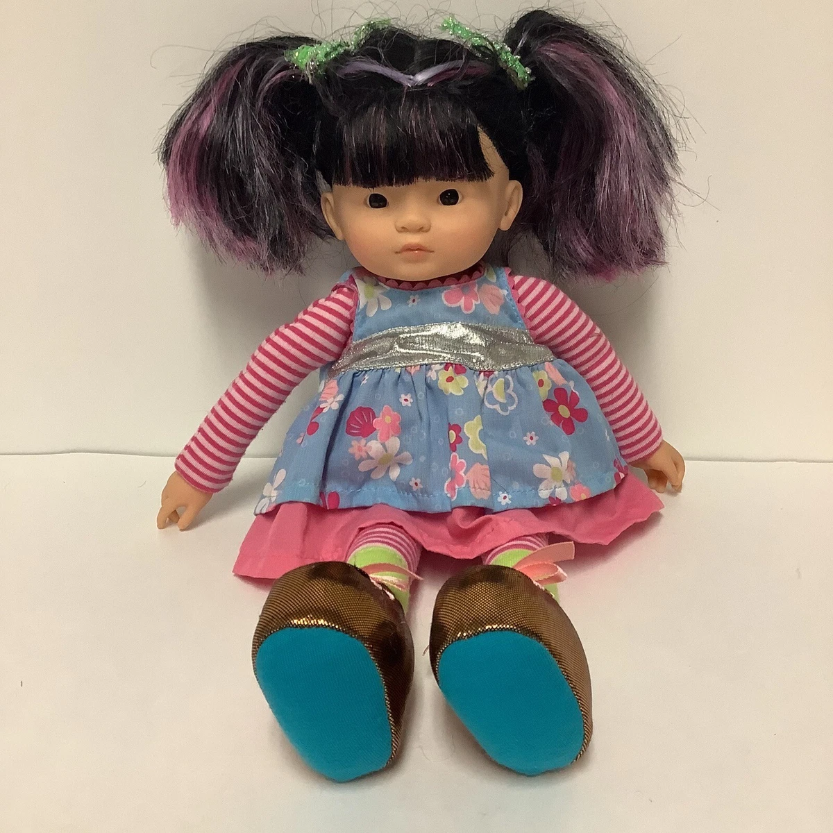 Poupee asiatique sale