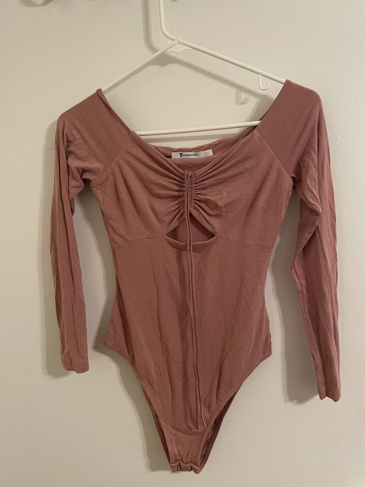 Traje corporal recortado al hombro T by Alexander Wang en rosa pálido/guayaba Foto 2 de 4