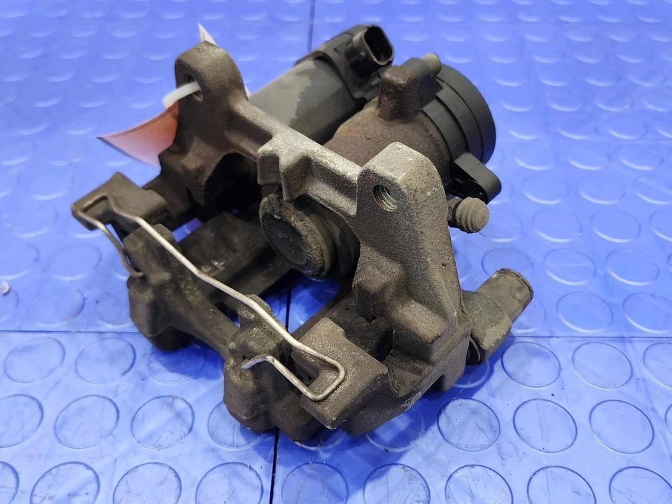 Conjunto de pinza de freno trasera Ford Edge Escape Fusion lado izquierdo del conductor OEM Foto 2 de 4