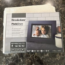 Brookstone Photo Share 5000pics 8GB WiFi Video And Music Transferred.
