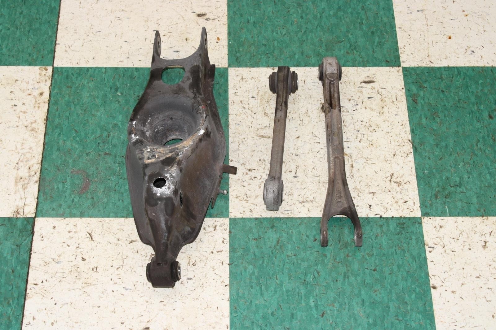 Maserati Ghibli 2014-2021 Rear Left Upper Control arms Set