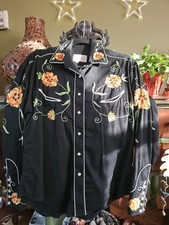 Vintage Rockymount Shirt M Black w Embroidered Flowers  Mother of Pearl Buttons