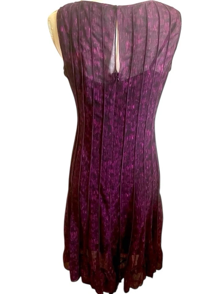 Vestido para mujer Petite púrpura negro con superposición de encaje transparente de Sandra Daren talla 4P Foto 4 de 4