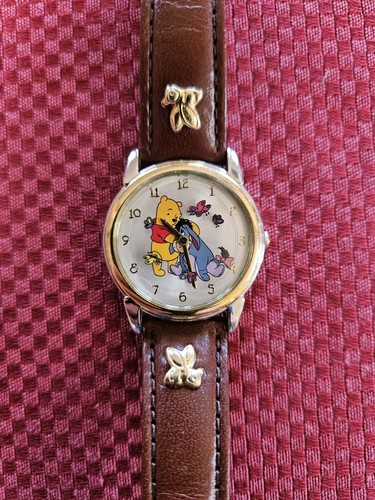 Disney SII Women's Gold Tone Floating Bees Surround Winnie the Pooh Watch MC0064 - Picture 2 of 4