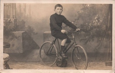 AK Studioaufnahme Foto Junge auf Fahrrad (Nr. 3231)