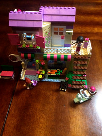 LEGO FRIENDS: Heartlake Food Market (41108) w/instructional manual 100% Complete
