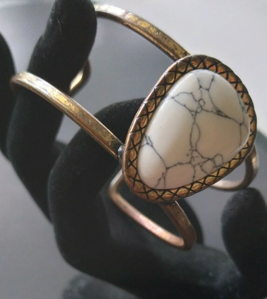 Brazalete cabujón Howlite blanco Foto 4 de 4