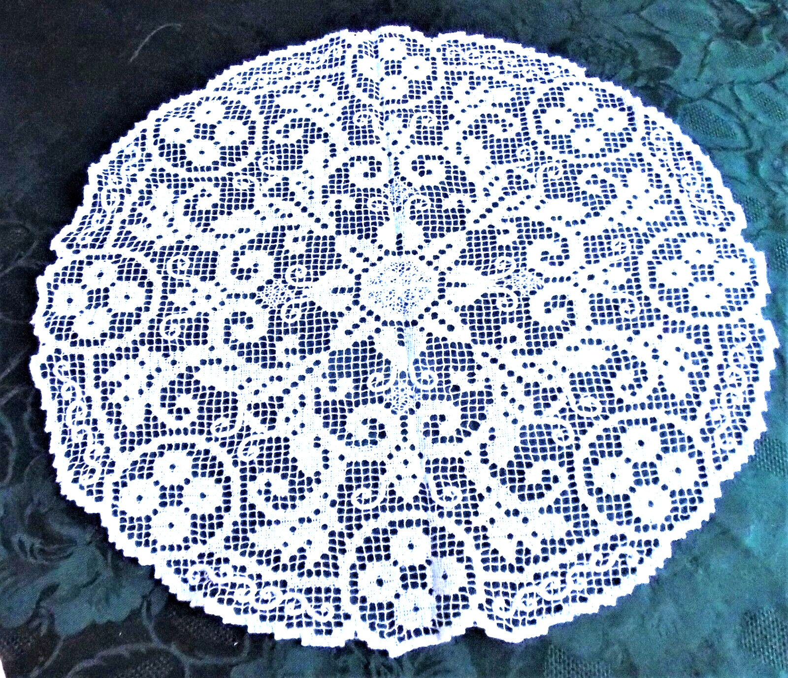 Napperon rond 50cm filet brodé main blanc coton pour centre de table rétro