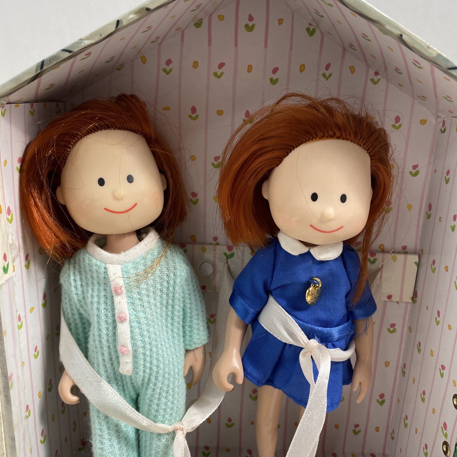 Madeline Doll House Carrying Case, 4 Dolls & Accessories Vintage 1999