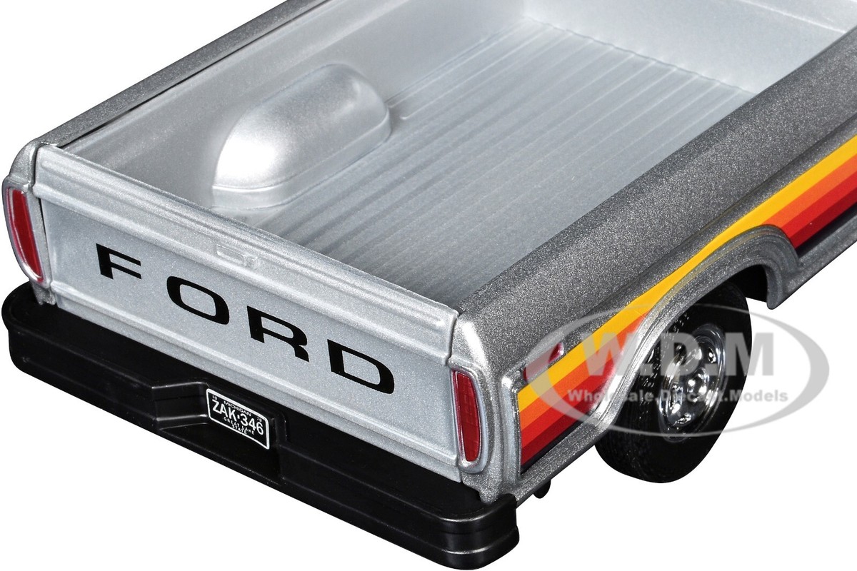1979 Ford F-150 Custom Pickup Truck Diecast Model 1/24