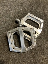 DMR Vault MTB Pedals Silver Billett Sealed Bearings 9/16 - Excellent Used Cond