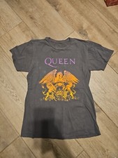 Vintage Queen Men's T-Shirt Size XL.