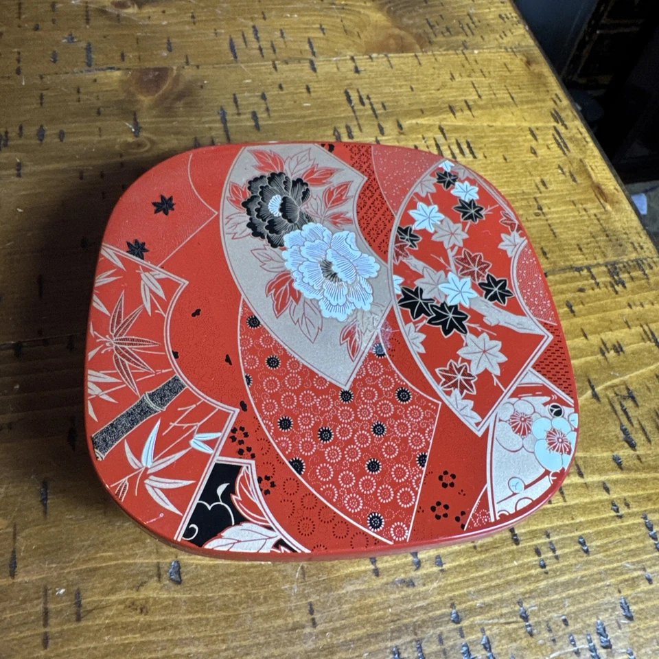 Caja de almuerzo Bento ventilador Sensu de laca roja japonesa de 6” de ancho Foto 4 de 4