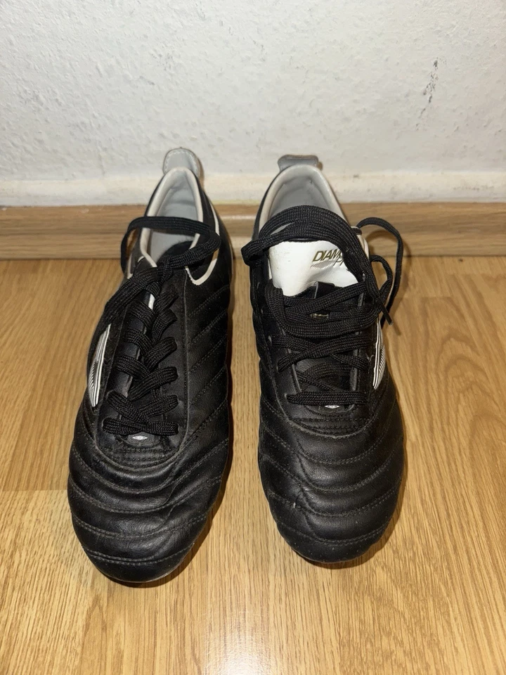 Umbro PR2FCE-J SG Metallstollenschuhe Football Fußballschuhe EUR 39 - Bild 3 von 4