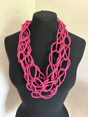 BNWT, ARTY, QUIRKY, LAGENLOOK STATEMENT RUBBER NECKLACE