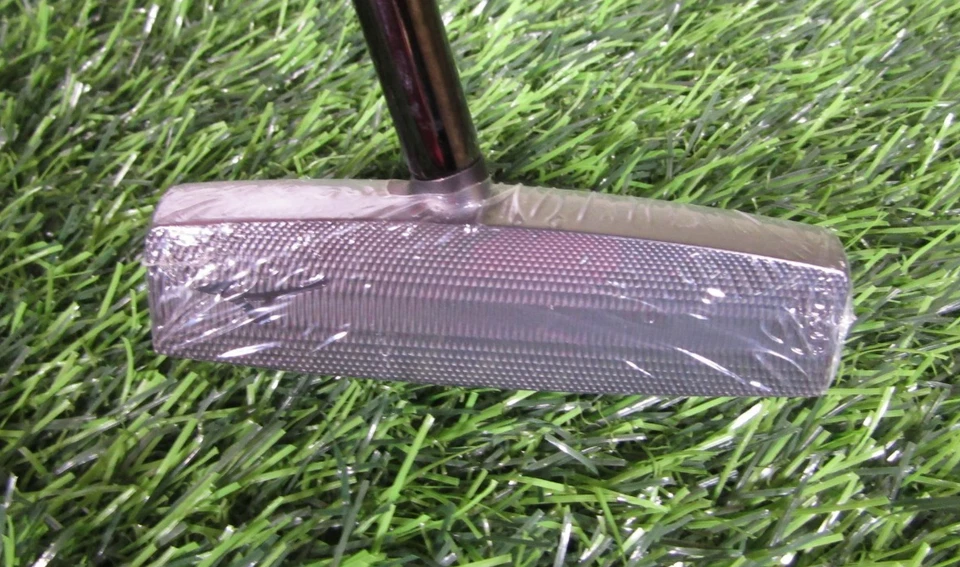 New LH Mizuno M. Craft OMOI 05 Black Ion Putter, 34", w/Headcover & Weight Kit - Image 3 of 4