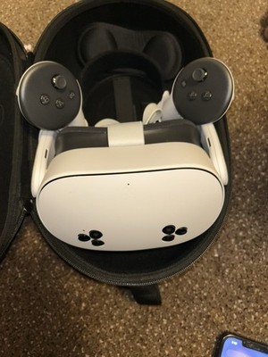 Meta Quest 3S 128GB VR Headset White + Case . Flawless. Charger Included