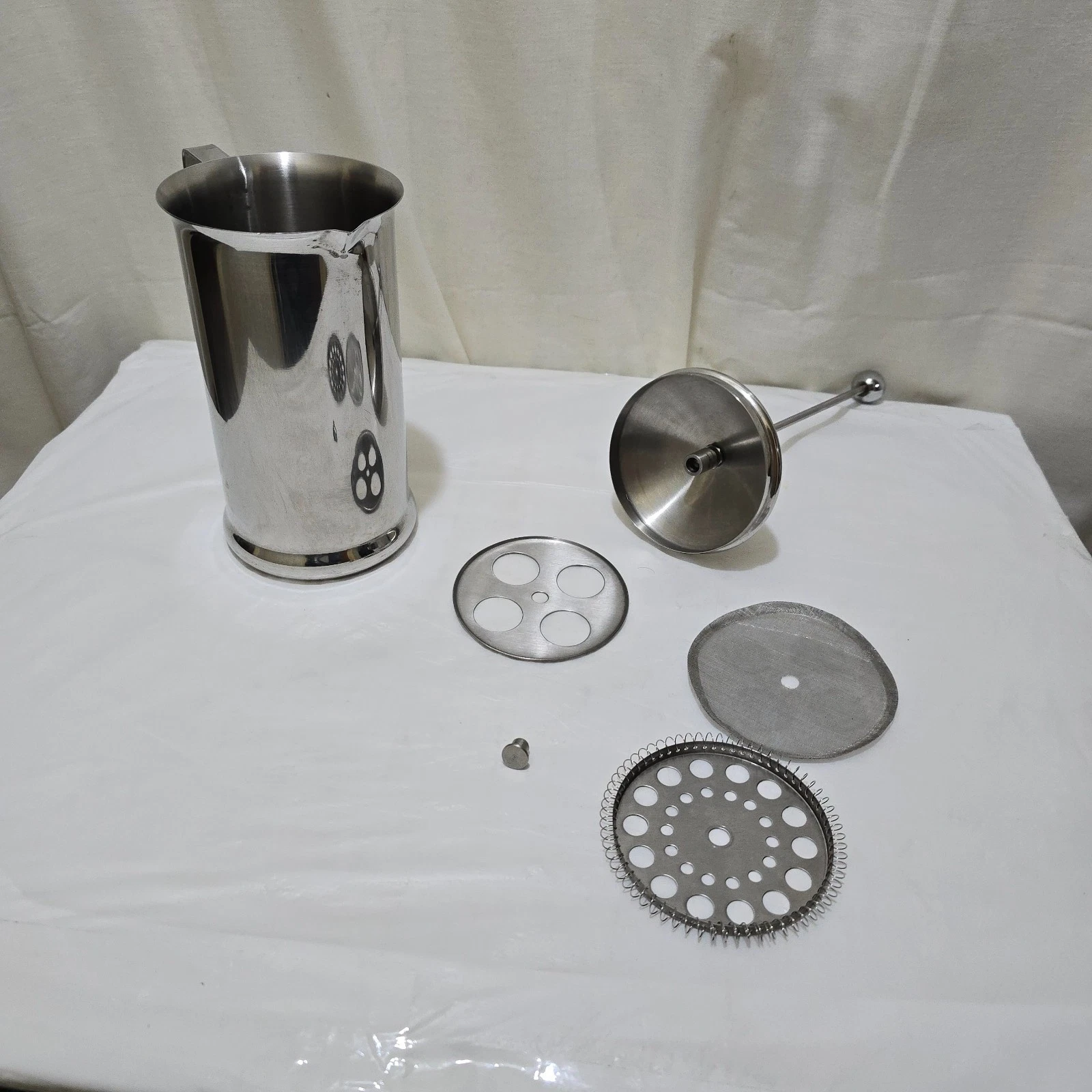 Coffee press Stainless Steel Cafetière Insulated Double Wall 23 cm x 10 cm VGC
Opens in a new window