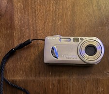 Sony Cybershot DSC-P10 LCD Digital Camera 5.0 Mega Pixel untested no charger