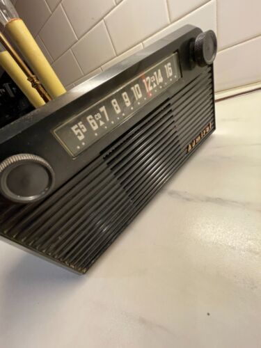 Radio tubo AM baquelita vintage ADMIRAL súper aeroscopio 69C172-1 FUNCIONA - Imagen 11 de 13