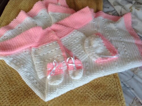 A new hand crochet baby girl shawl, cardigan, hat & mitten set white & pink 0 -  - Picture 1 of 5